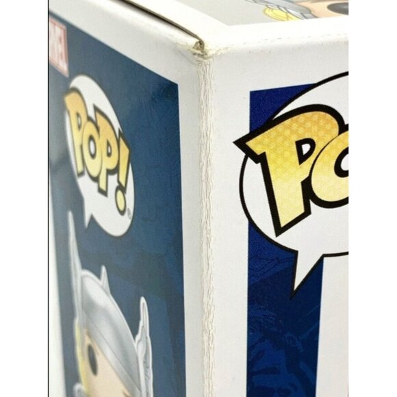 Funko Pop! Marvel: Thor 438 Exclusive Vaulted Figure W/Box damaged & Protector - Picture 9 of 16